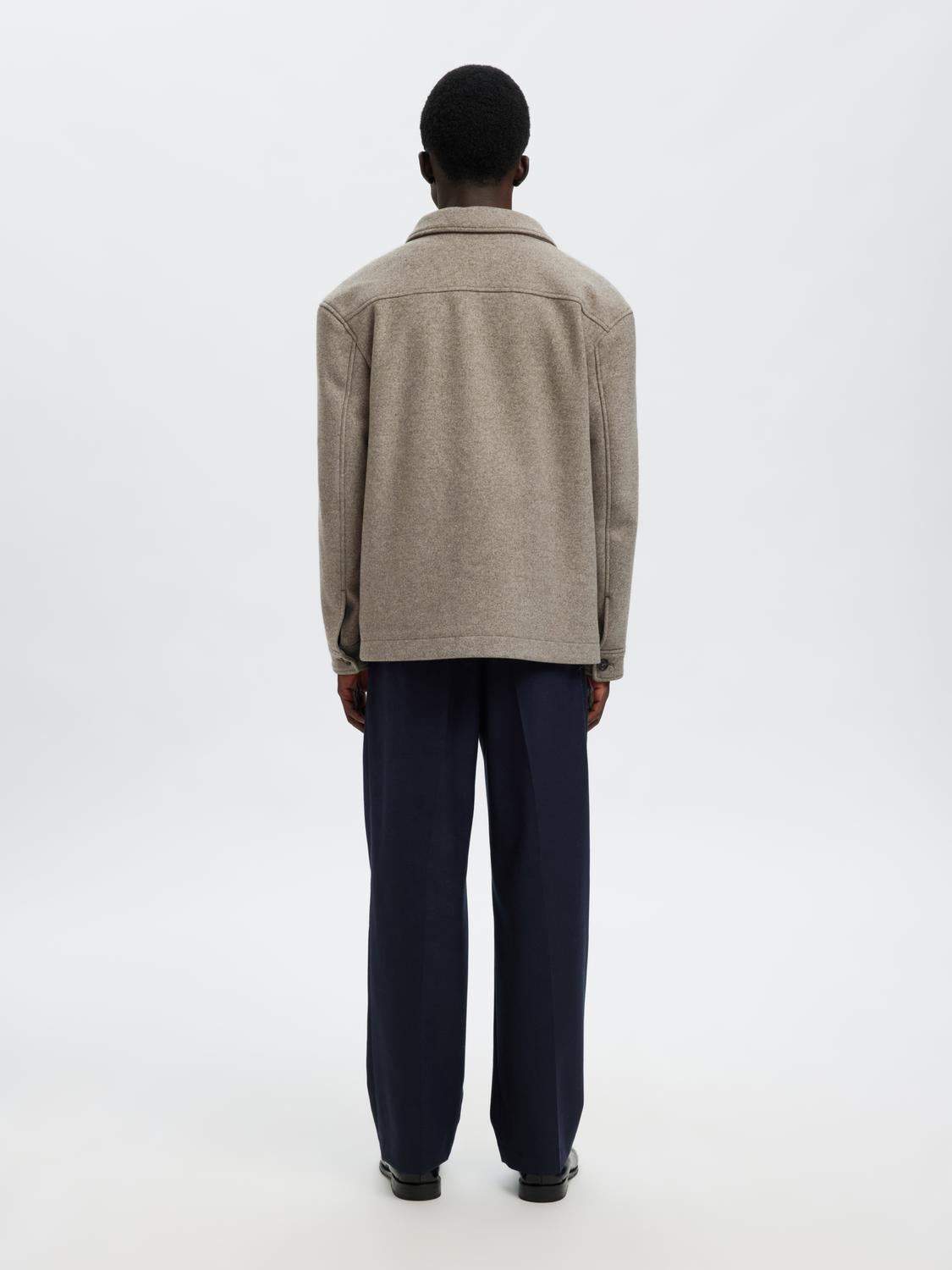 model_shot-back
